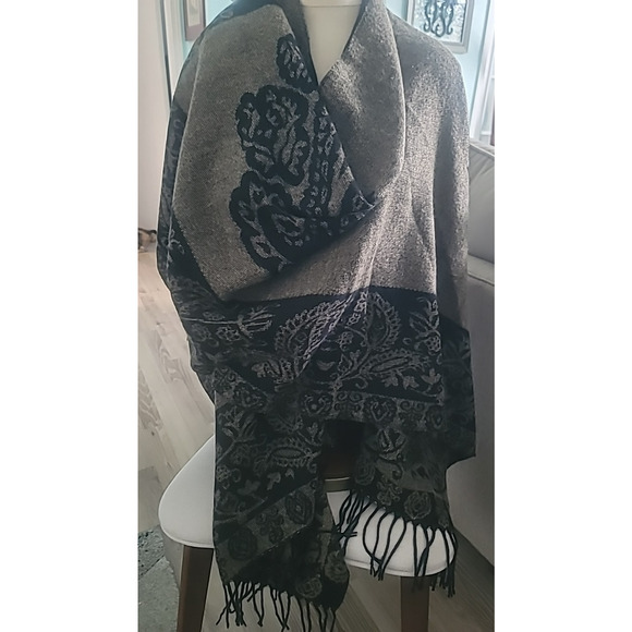 INDIGO SOUL Black Brown Paisley Fringed Wrap One Size Acrylic Shawl Open Poncho - Picture 2 of 7